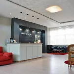 Leal - La Sirena Hotell *