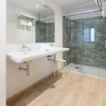 Leal - La Sirena Otel *