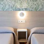 Leal - La Sirena Otel *