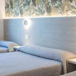 Leal - La Sirena Hotell *