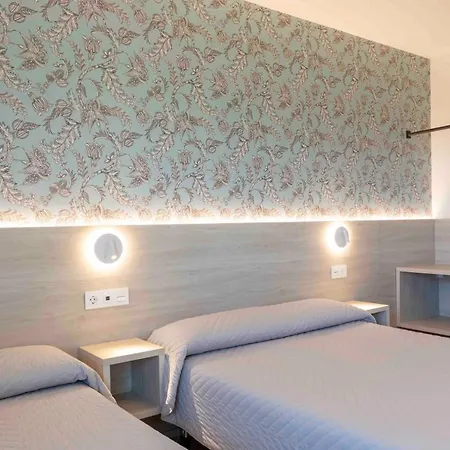 Leal - La Sirena Hotel