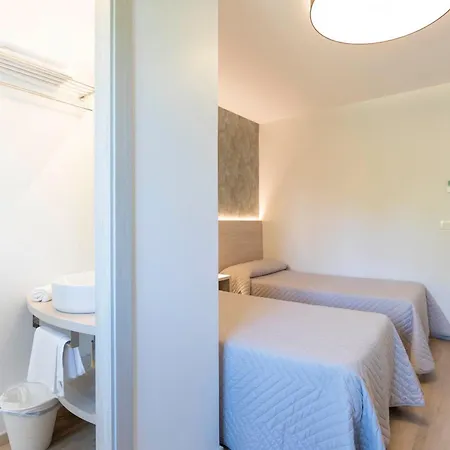 Leal - La Sirena فندق